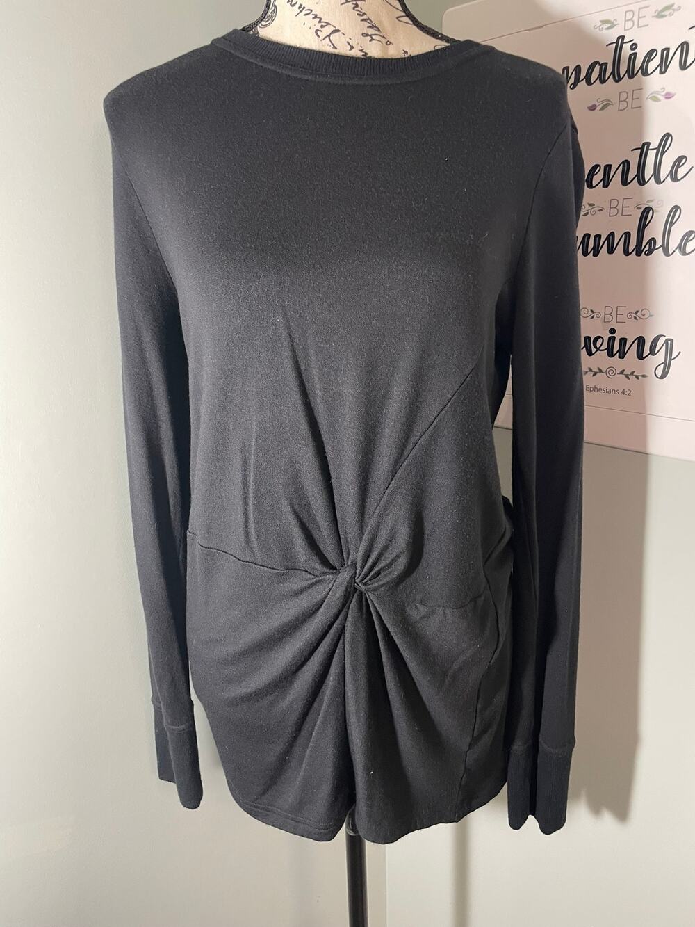 Athleta Nirvana Black Tunic with Criss-cross Twist Front Long Sleeve Size XS